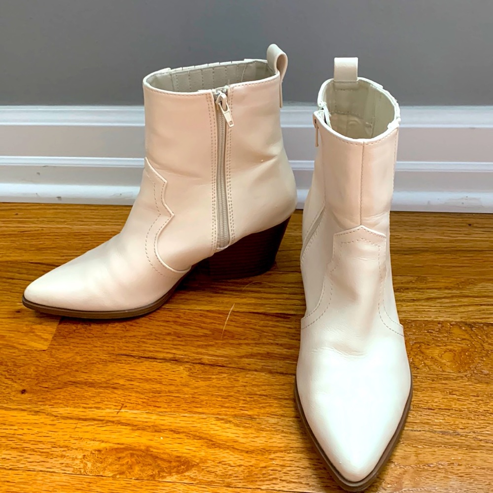 Qupid Western block heel ankle boot, size 8.5